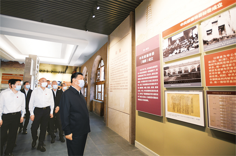 2021年9月13日至14日，中共中央總書記、國家主席、中央軍委主席習近平在陜西省榆林市考察。這是14日上午，習近平在中共綏德地委舊址考察。 新華社記者 李學仁/攝